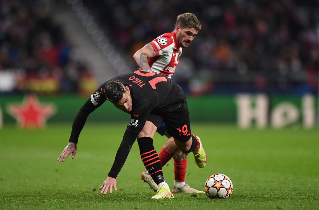 Theo Hernandez a confronto con De Paul