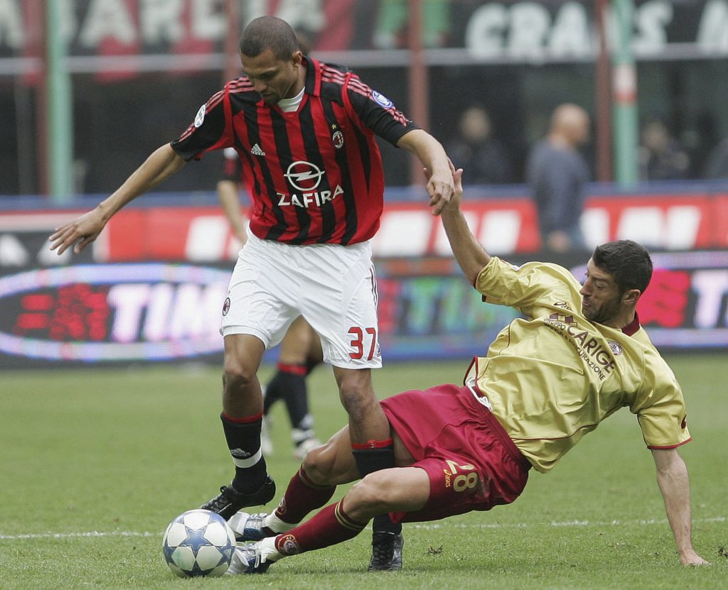 Marcio Amoroso con la maglia del Milan