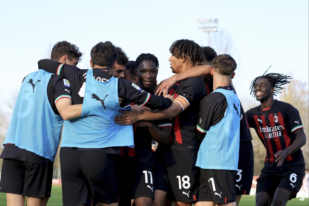 AC Milan U19 v Bologna U19 - Primavera 1